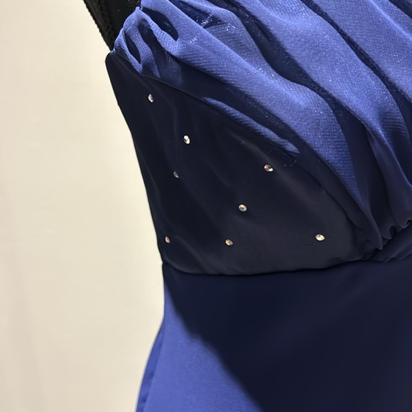 Evening gown and matching scarf - Picture 2 of 5